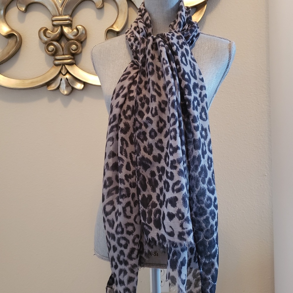 Max Edition - Animal (Leopard) print scarf